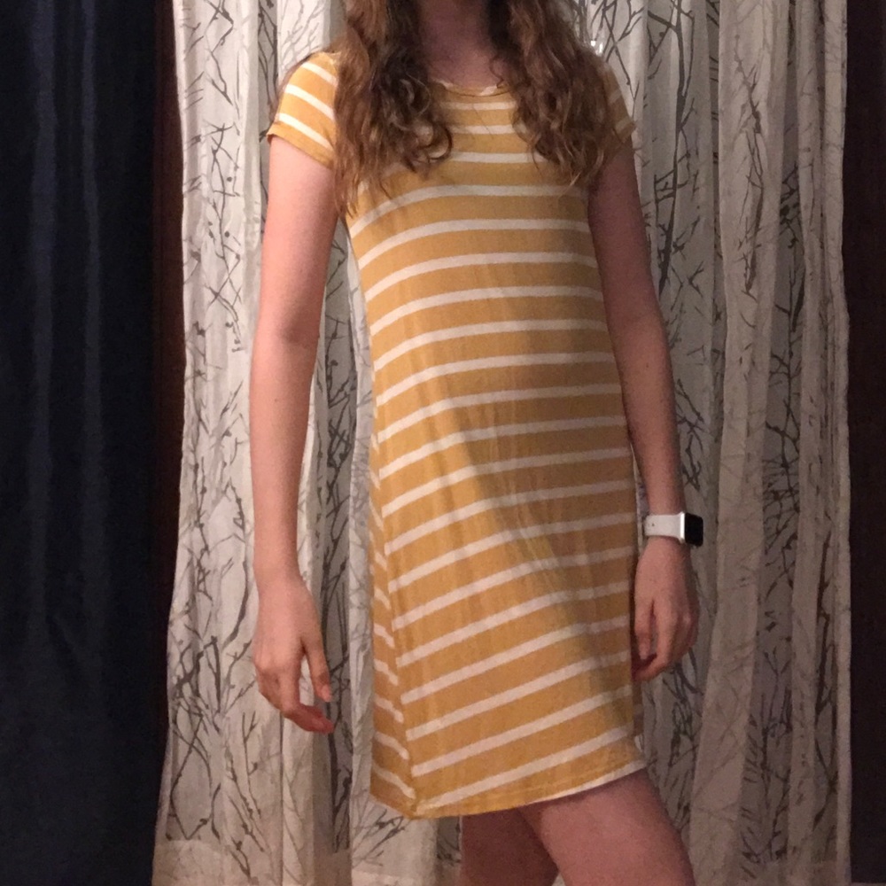 🤍White and yellow stripped dress💛